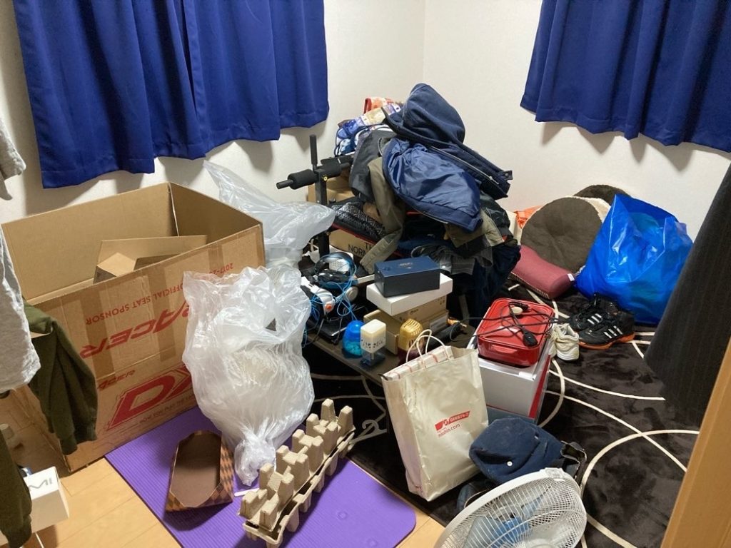 名古屋市の仕分けと階段運搬を伴う不用品回収事例-ビフォー