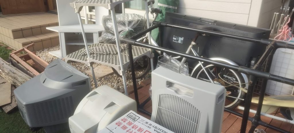 横浜市の大型家電を含む遺品整理の不用品回収事例-ビフォー