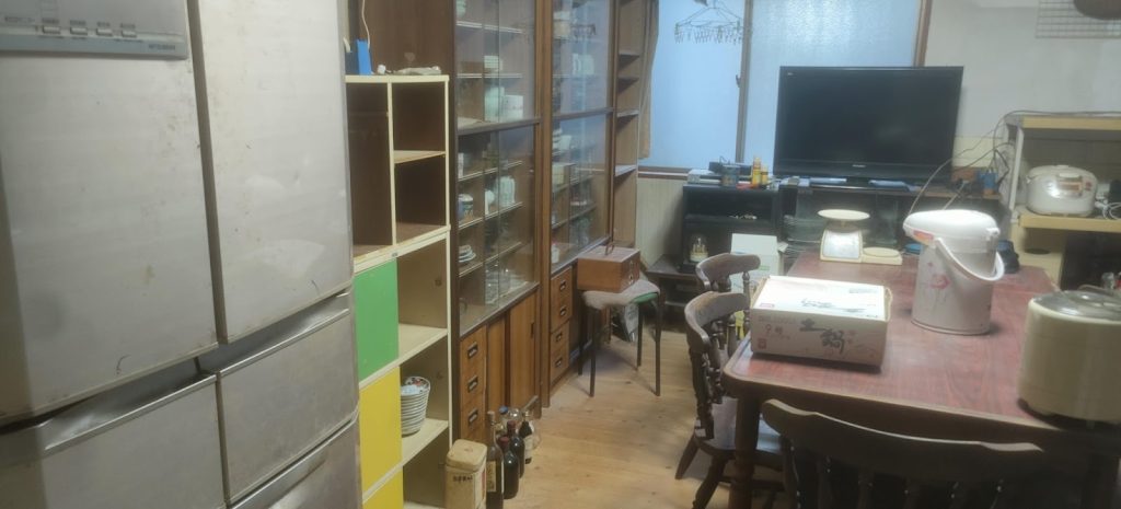 横須賀市の遺品整理を含む大型家具・家電の不用品回収事例-ビフォー