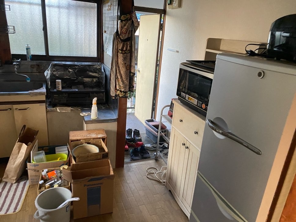 川崎市のキッチン周りを中心とした遺品整理・不用品回収事例-ビフォー