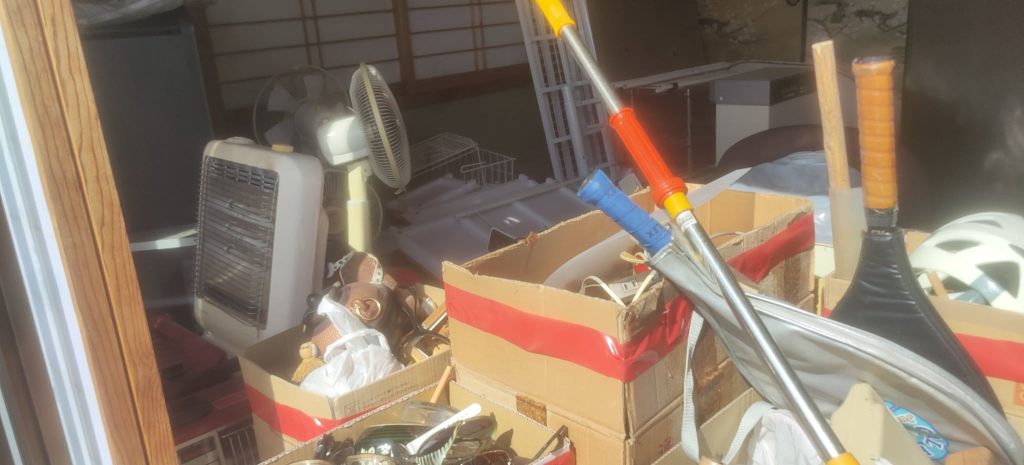 神奈川でゴミ屋敷状態になっていたお部屋の不用品回収事例-ビフォー