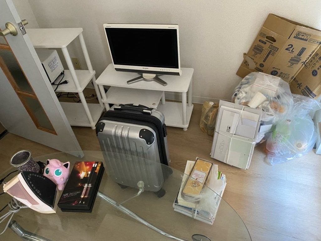 中野区の家具・家電をまとめて回収した不用品回収事例-ビフォー