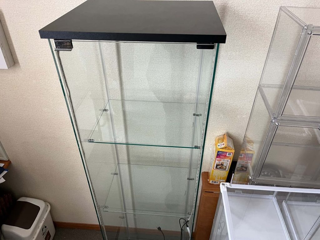 練馬区のガラス製コレクションケース回収事例-ビフォー