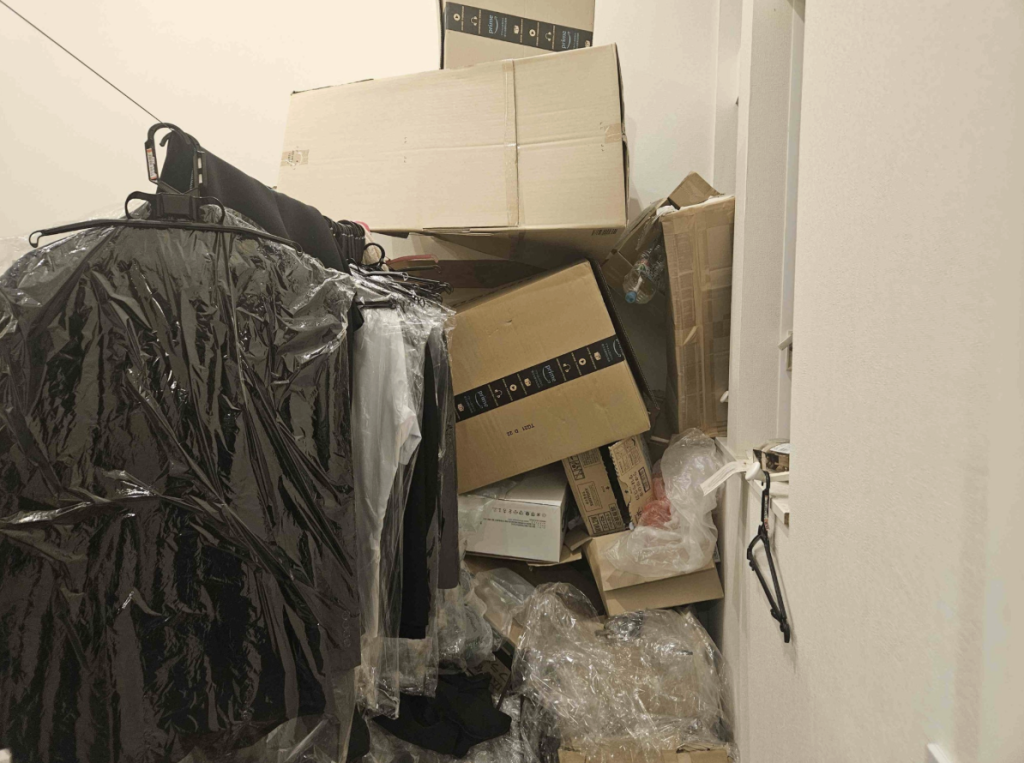 足立区の引っ越し後に発生した段ボール・小型家電等の不用品回収事例-ビフォー