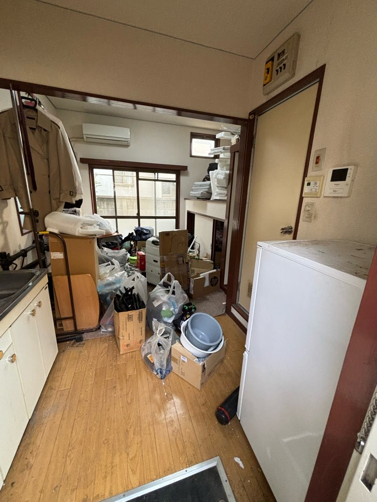 足立区の遺品整理を兼ねた不用品回収事例-ビフォー