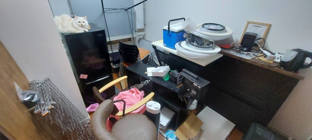 横浜市のアパートで行った遺品整理と不用品回収事例-ビフォー
