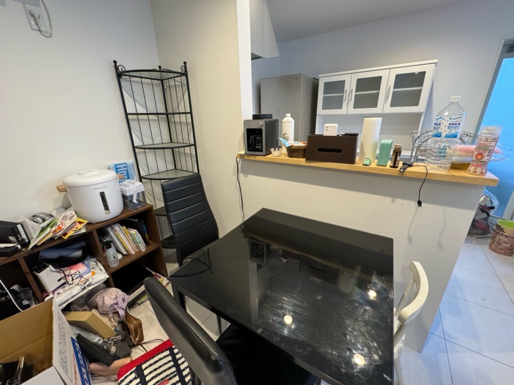 荒川区のマンションで家具一式を回収した事例-ビフォー