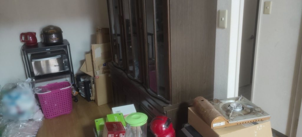 町田市の遺品整理を兼ねた家電・家具の不用品回収事例-ビフォー