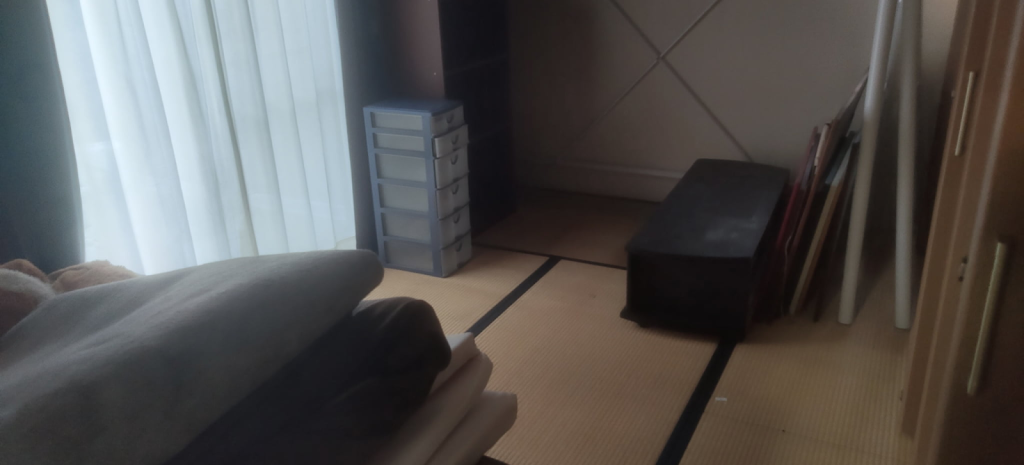 葛飾区の引っ越しに伴う2階からの家具・布団回収事例-ビフォー