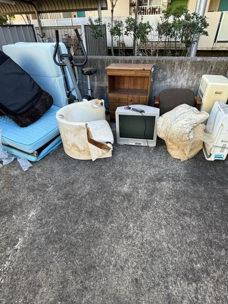 葛飾区の遺品整理を兼ねた大型品を中心とした不用品回収事例-ビフォー