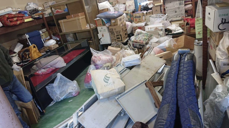 板橋区の倉庫内の遺品整理と多品目の不用品回収事例-ビフォー