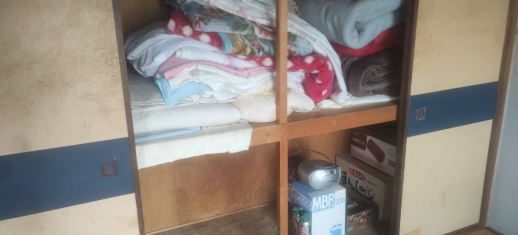 立川市の押入れ整理に伴う不用品回収事例-ビフォー