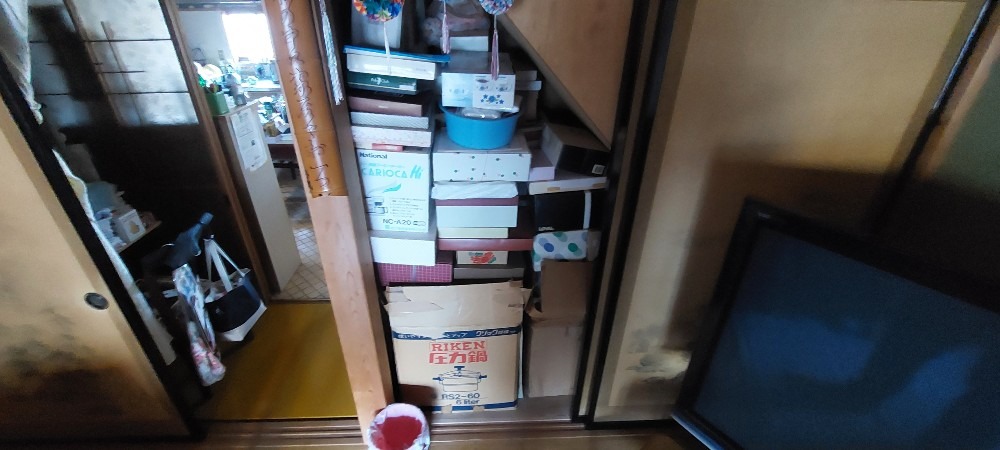 武蔵野市の押し入れ整理に伴う不用品回収事例-ビフォー