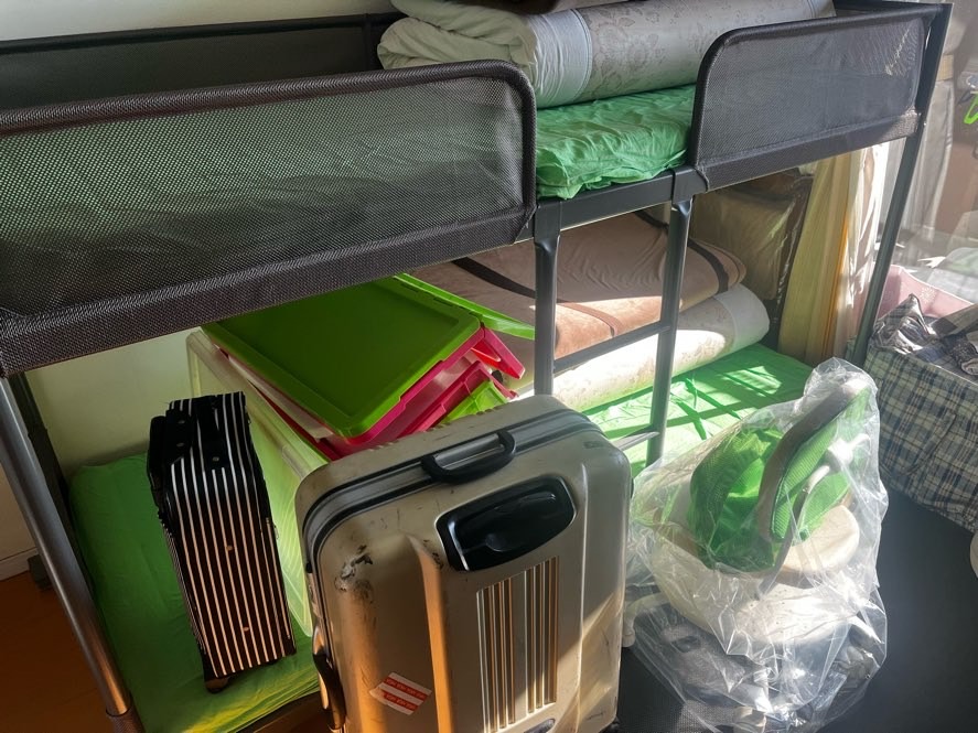 亀岡市の引っ越しに伴う大型家具の不用品回収事例-ビフォー