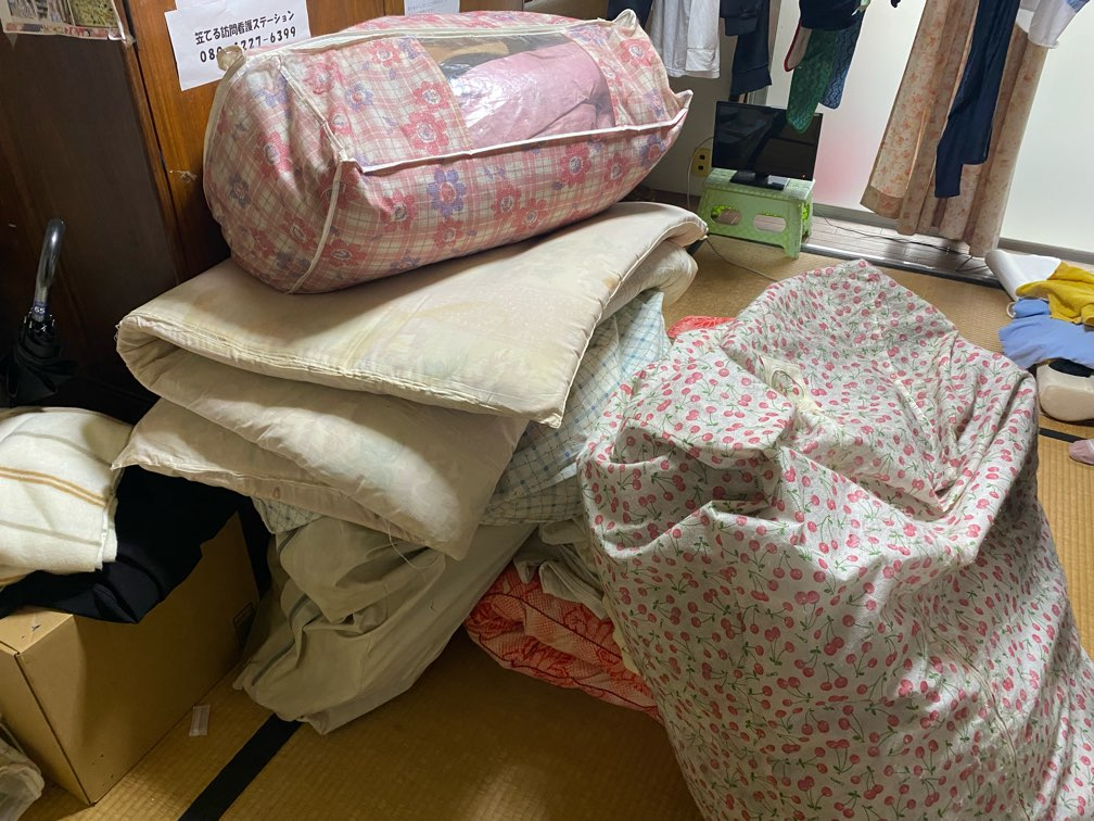 富士宮市の布団・衣類などの不用品回収事例-ビフォー