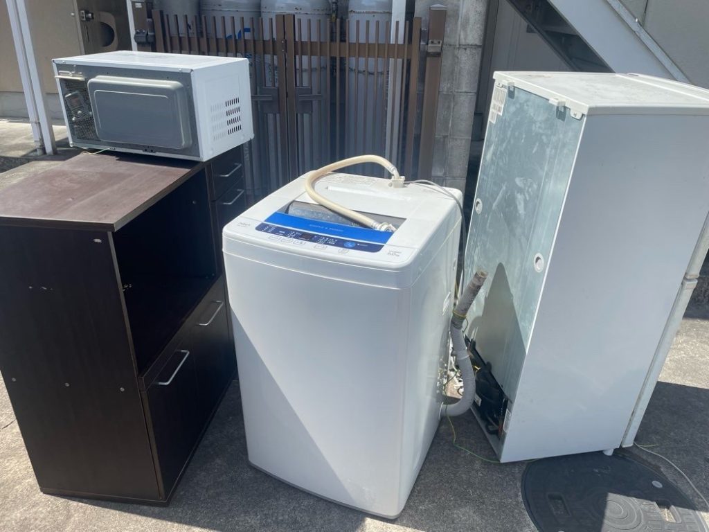 半田市の引っ越しに伴う大型家電と家具の不用品回収事例-ビフォー