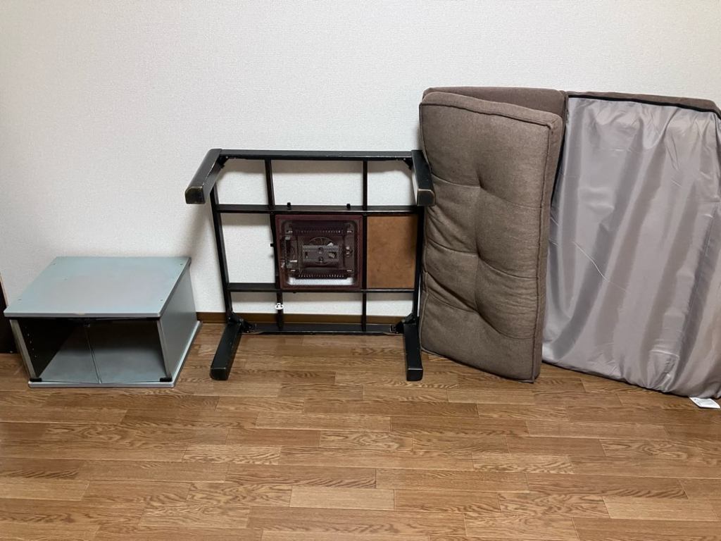 御殿場市の引越しに伴う大型家具の不用品回収事例-ビフォー