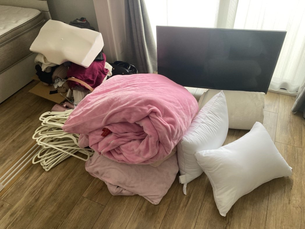 御殿場市のベッドや家電の不用品回収事例-ビフォー