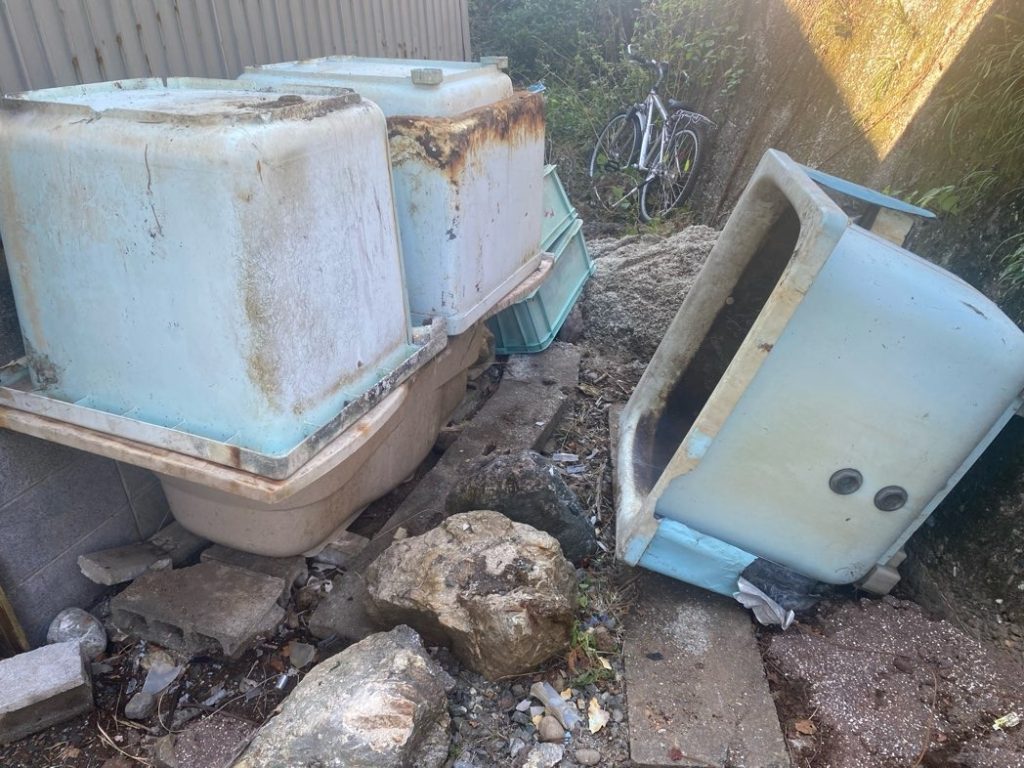 瀬戸市の庭先から混載ゴミを回収した事例-ビフォー