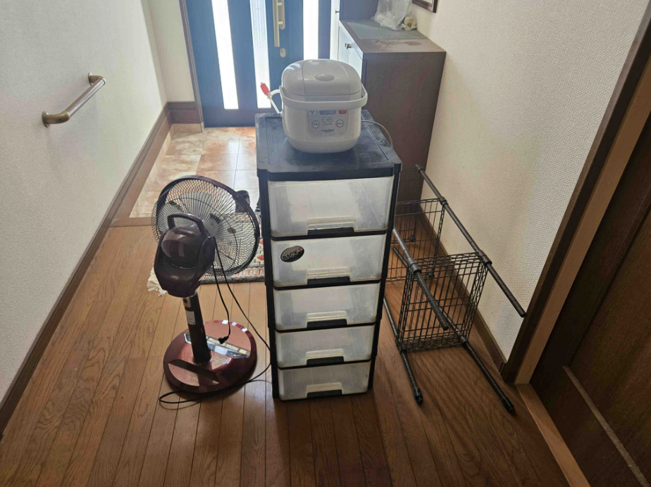 豊明市の掃除で出た日用品をまとめて回収した不用品回収事例-ビフォー