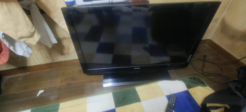 知多市のテレビとゴミ袋の不用品回収事例-ビフォー