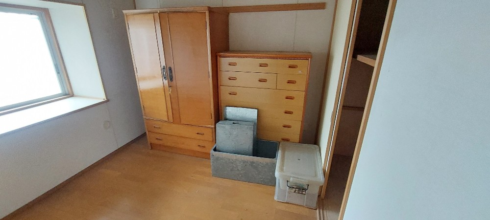 あま市のアパートで大型家具を丁寧に回収した不用品回収事例-ビフォー