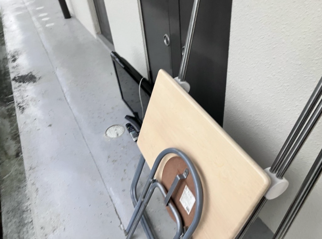 清須市の机と液晶テレビの粗大ごみ回収事例-ビフォー