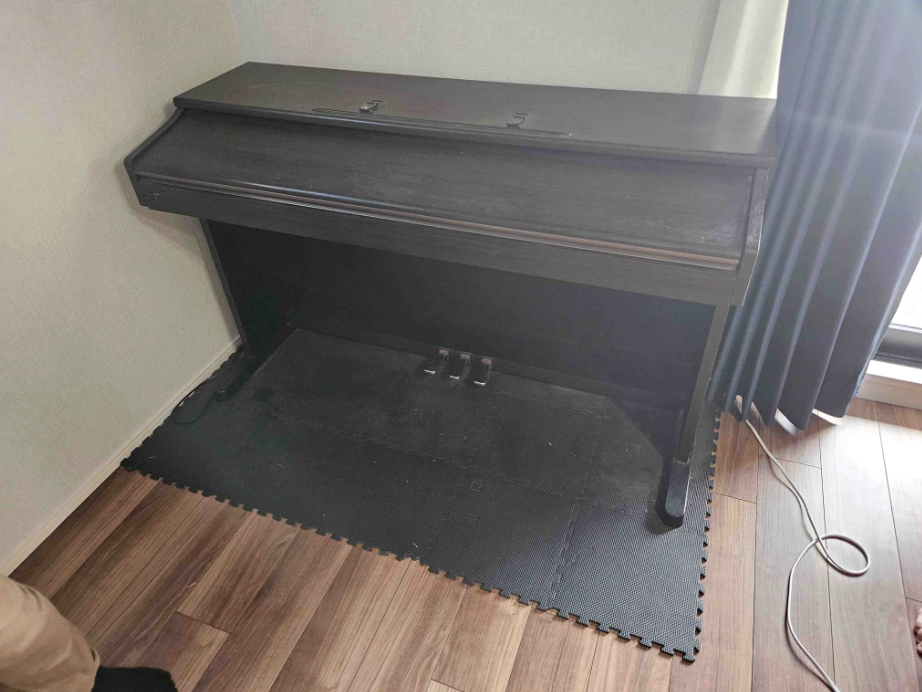南足柄市のアップライトピアノの不用品回収事例-ビフォー