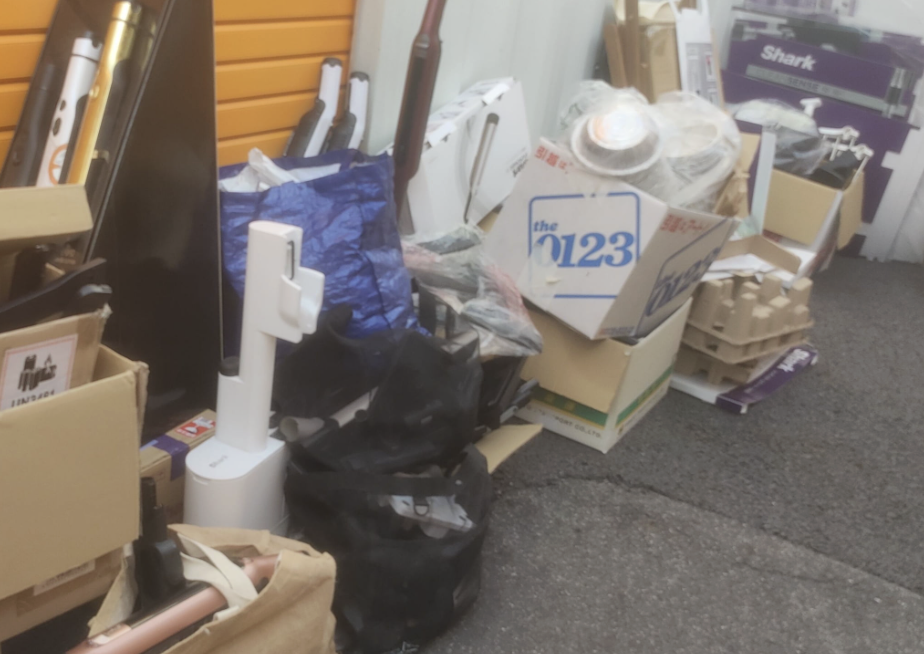 岩倉市の貸倉庫で長期保管品を一括回収した不用品回収事例-ビフォー