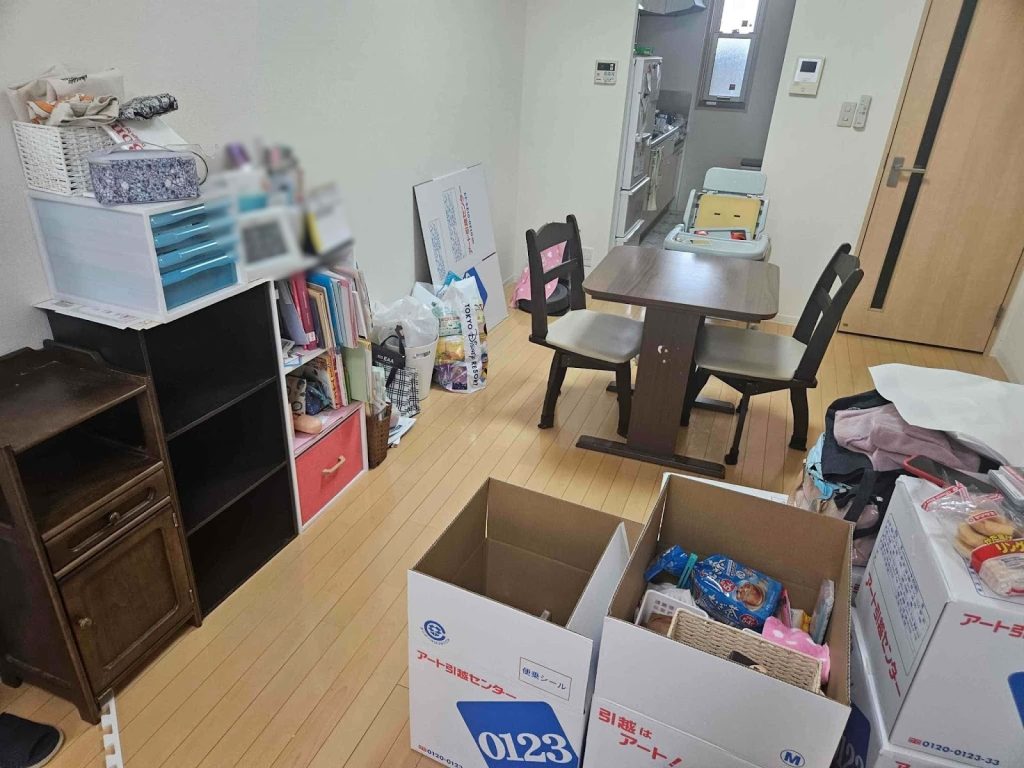 湯河原町の引っ越し前に家具を一式処分した不用品回収事例-ビフォー