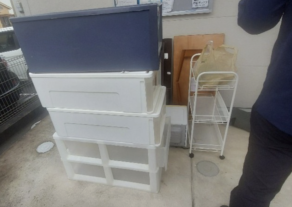 東郷町の戸建てで大型家具や家電をまとめて回収した事例-ビフォー