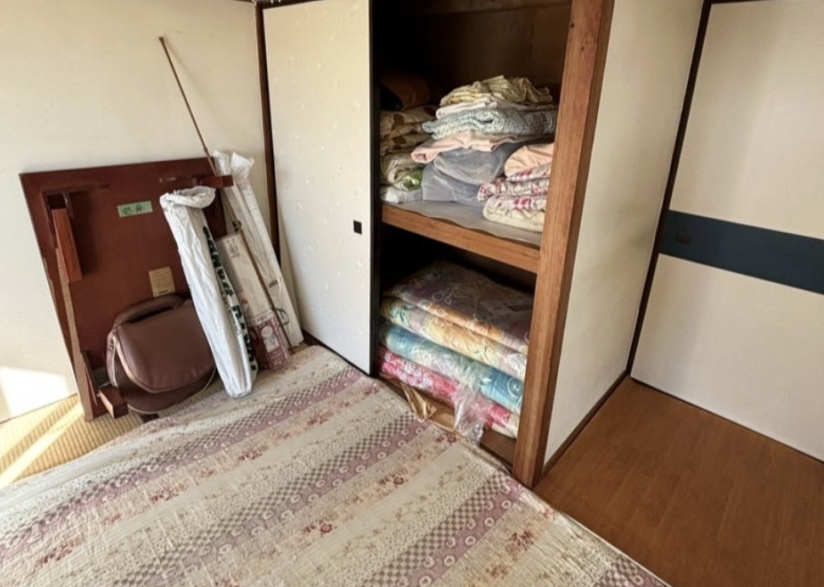 二宮町で年末の大掃除に伴う不用品回収を行った事例-ビフォー