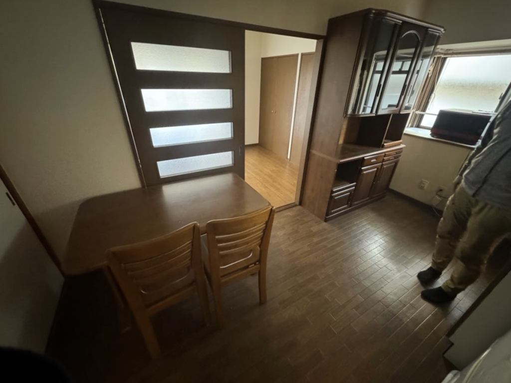 蟹江町の引っ越しに伴う大型家具回収の不用品回収事例-ビフォー