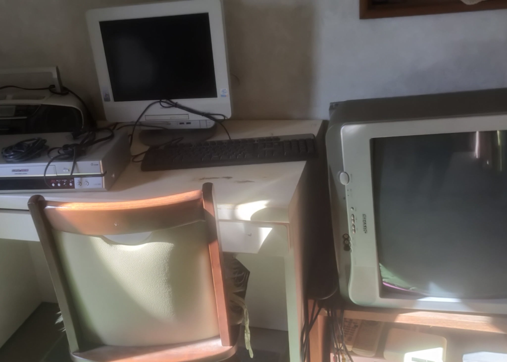 美浜町の電化製品をまとめて処分した不用品回収事例-ビフォー