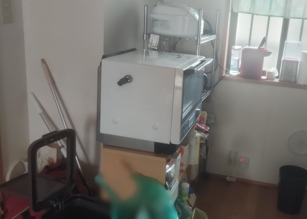 菊川市のキッチン家電と収納家具をまとめて処分した不用品回収事例-ビフォー