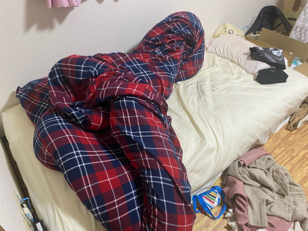 長泉町で大型家具と寝具を安全に運び出した不用品回収事例-ビフォー