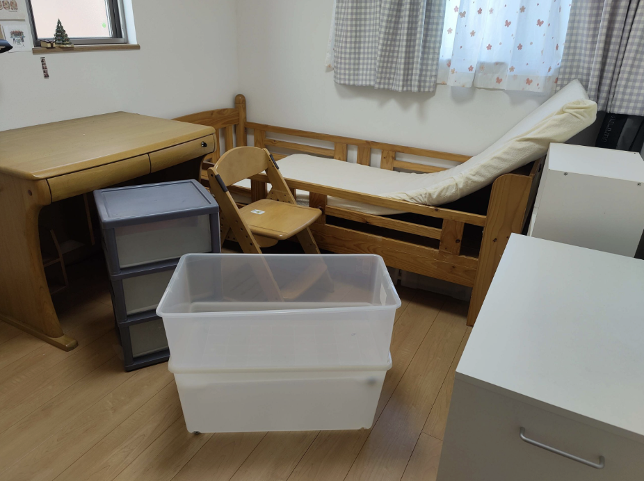 函南町の子育て世帯で発生した大型家具中心の不用品回収事例-ビフォー