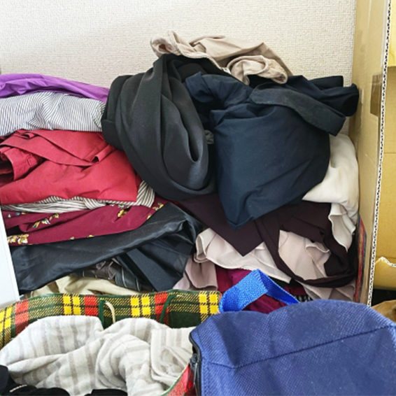 家に物やゴミが溢れていて身動きが取れない