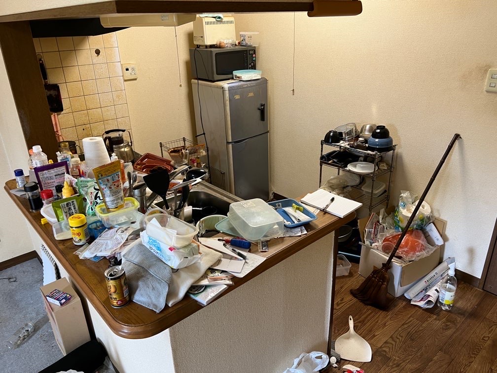 名古屋市【リフォーム・解体】冷蔵庫・小型家電・混載ゴミ等の作業前
