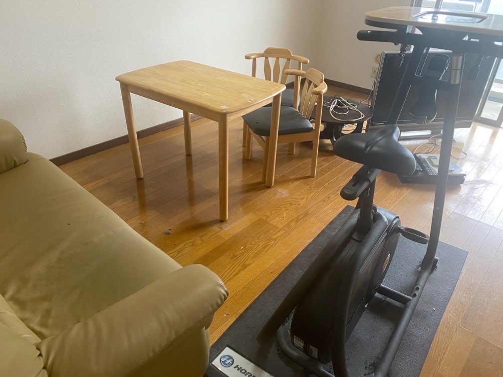 静岡市【引越しの不用品回収】ソファ・机・ルームランナー・椅子などの作業前