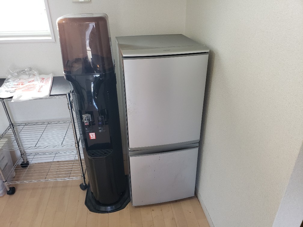 横浜市鶴見区【不用品回収】ウォーターサーバー、冷蔵庫の作業前